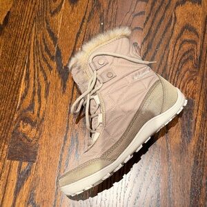 Columbia Women's Beige Winter Boots with Fur Trim